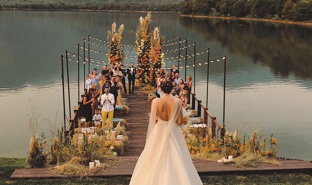 Here’s How To Get Creative With Your Wedding Ceremony Seating